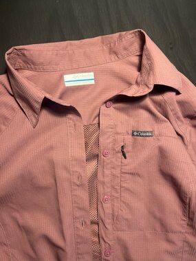 Columbia Women’s Button-Up Vented Shirt in Dusty Rose